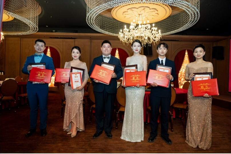 博思花藝婚慶教育，婚慶培訓，花藝培訓，插花培訓，花藝師培訓，主持人培訓，商務主持人培訓，花店運營培訓，花店全系統(tǒng)營銷，小白開花店，小白學主持，金璽棠婚慶酒店，金璽棠總部，鄭州金麻雀教育科技有限公司