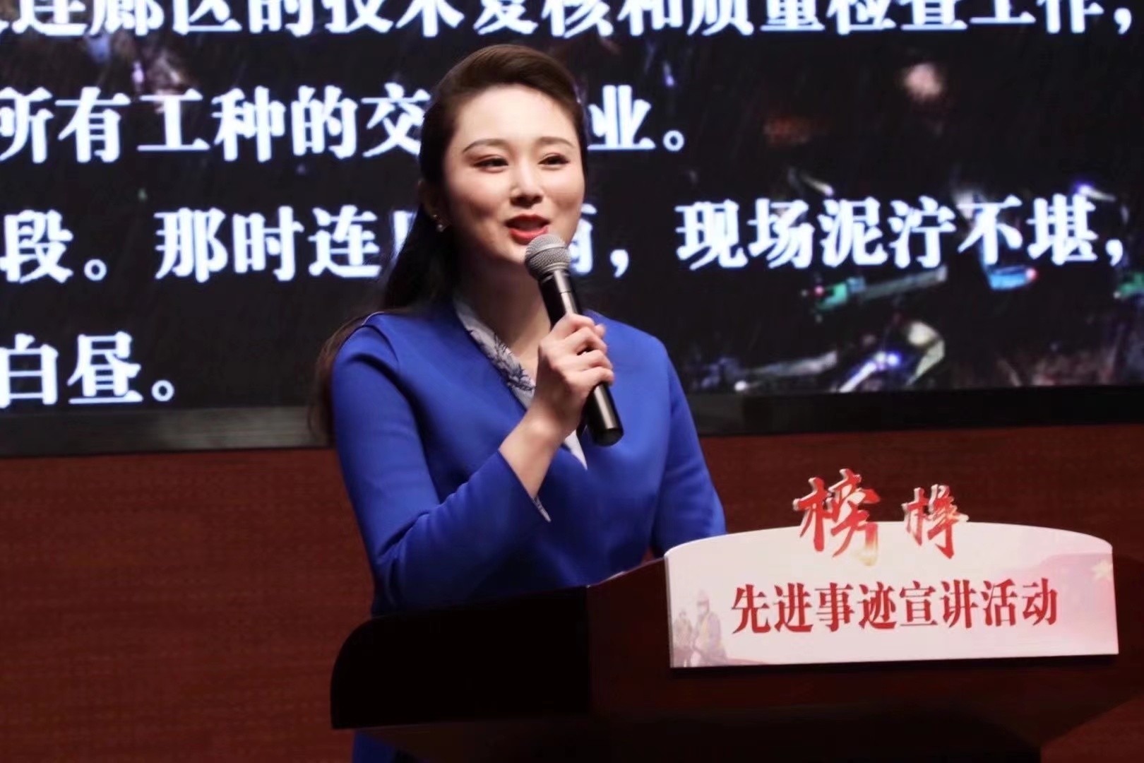 博思花藝婚慶教育，婚慶培訓(xùn)，花藝培訓(xùn)，插花培訓(xùn)，花藝師培訓(xùn)，主持人培訓(xùn)，商務(wù)主持人培訓(xùn)，花店運(yùn)營(yíng)培訓(xùn)，花店全系統(tǒng)營(yíng)銷，小白開(kāi)花店，小白學(xué)主持，金璽棠婚慶酒店，金璽棠總部，鄭州金麻雀教育科技有限公司