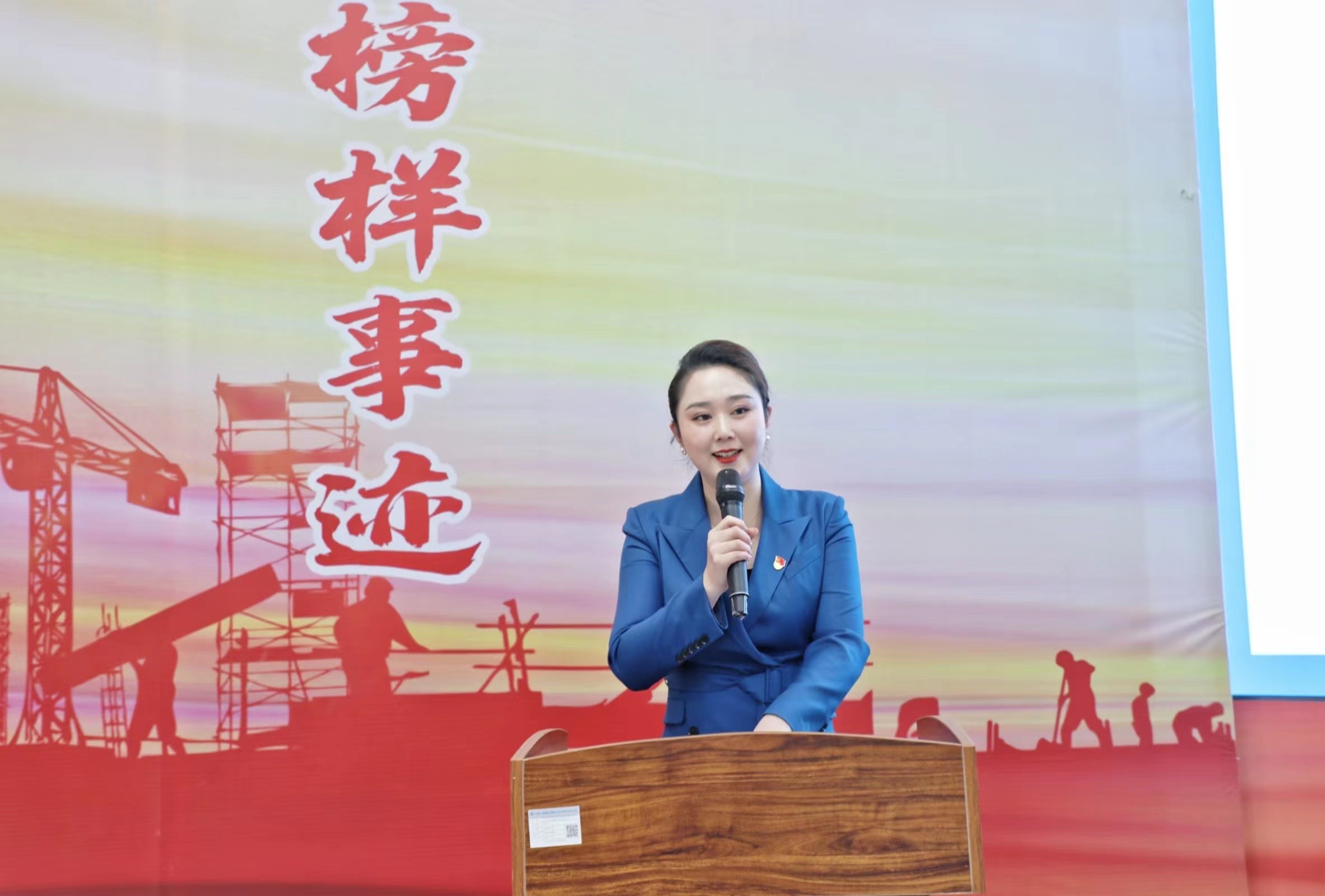 博思花藝婚慶教育，婚慶培訓(xùn)，花藝培訓(xùn)，插花培訓(xùn)，花藝師培訓(xùn)，主持人培訓(xùn)，商務(wù)主持人培訓(xùn)，花店運(yùn)營(yíng)培訓(xùn)，花店全系統(tǒng)營(yíng)銷，小白開(kāi)花店，小白學(xué)主持，金璽棠婚慶酒店，金璽棠總部，鄭州金麻雀教育科技有限公司