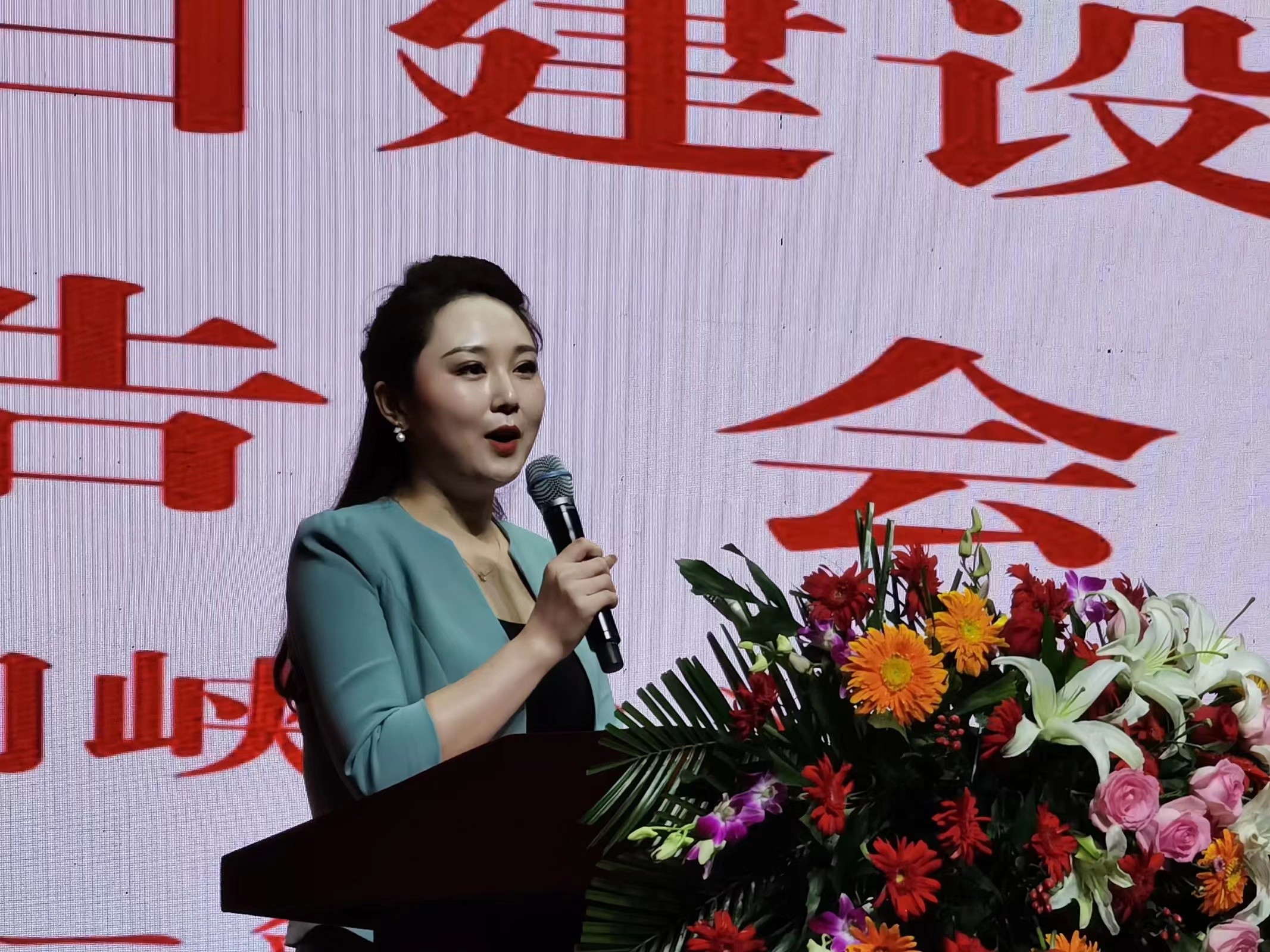 博思花藝婚慶教育，婚慶培訓(xùn)，花藝培訓(xùn)，插花培訓(xùn)，花藝師培訓(xùn)，主持人培訓(xùn)，商務(wù)主持人培訓(xùn)，花店運(yùn)營(yíng)培訓(xùn)，花店全系統(tǒng)營(yíng)銷，小白開(kāi)花店，小白學(xué)主持，金璽棠婚慶酒店，金璽棠總部，鄭州金麻雀教育科技有限公司