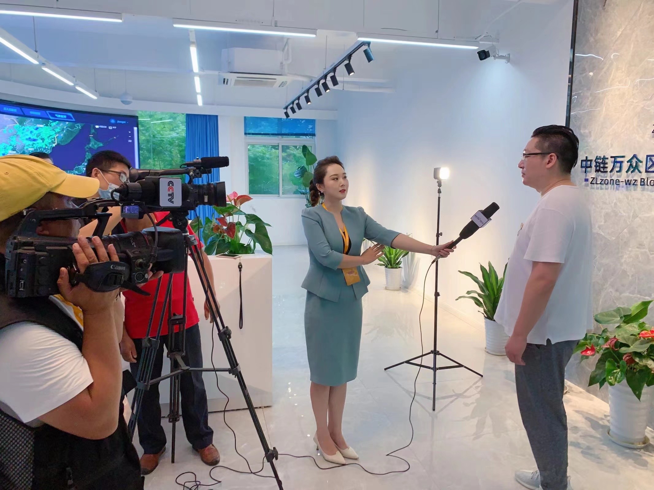 博思花藝婚慶教育，婚慶培訓(xùn)，花藝培訓(xùn)，插花培訓(xùn)，花藝師培訓(xùn)，主持人培訓(xùn)，商務(wù)主持人培訓(xùn)，花店運(yùn)營(yíng)培訓(xùn)，花店全系統(tǒng)營(yíng)銷，小白開(kāi)花店，小白學(xué)主持，金璽棠婚慶酒店，金璽棠總部，鄭州金麻雀教育科技有限公司