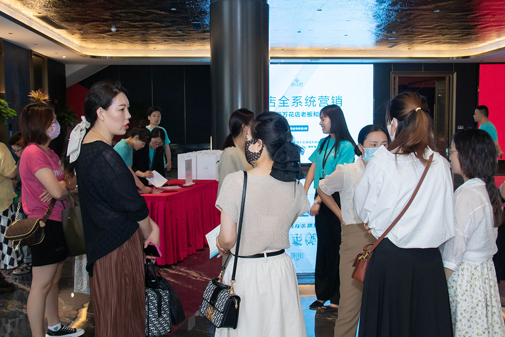 博思花藝婚慶教育，婚慶培訓(xùn)，花藝培訓(xùn)，插花培訓(xùn)，花藝師培訓(xùn)，主持人培訓(xùn)，商務(wù)主持人培訓(xùn)，花店運(yùn)營(yíng)培訓(xùn)，花店全系統(tǒng)營(yíng)銷(xiāo)，小白開(kāi)花店，小白學(xué)主持，金璽棠婚慶酒店，金璽棠總部，鄭州金麻雀教育科技有限公司