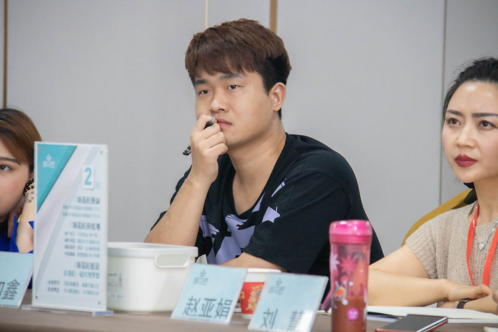 博思花藝婚慶教育，婚慶培訓(xùn)，花藝培訓(xùn)，插花培訓(xùn)，花藝師培訓(xùn)，主持人培訓(xùn)，商務(wù)主持人培訓(xùn)，花店運(yùn)營(yíng)培訓(xùn)，花店全系統(tǒng)營(yíng)銷(xiāo)，小白開(kāi)花店，小白學(xué)主持，金璽棠婚慶酒店，金璽棠總部，鄭州金麻雀教育科技有限公司