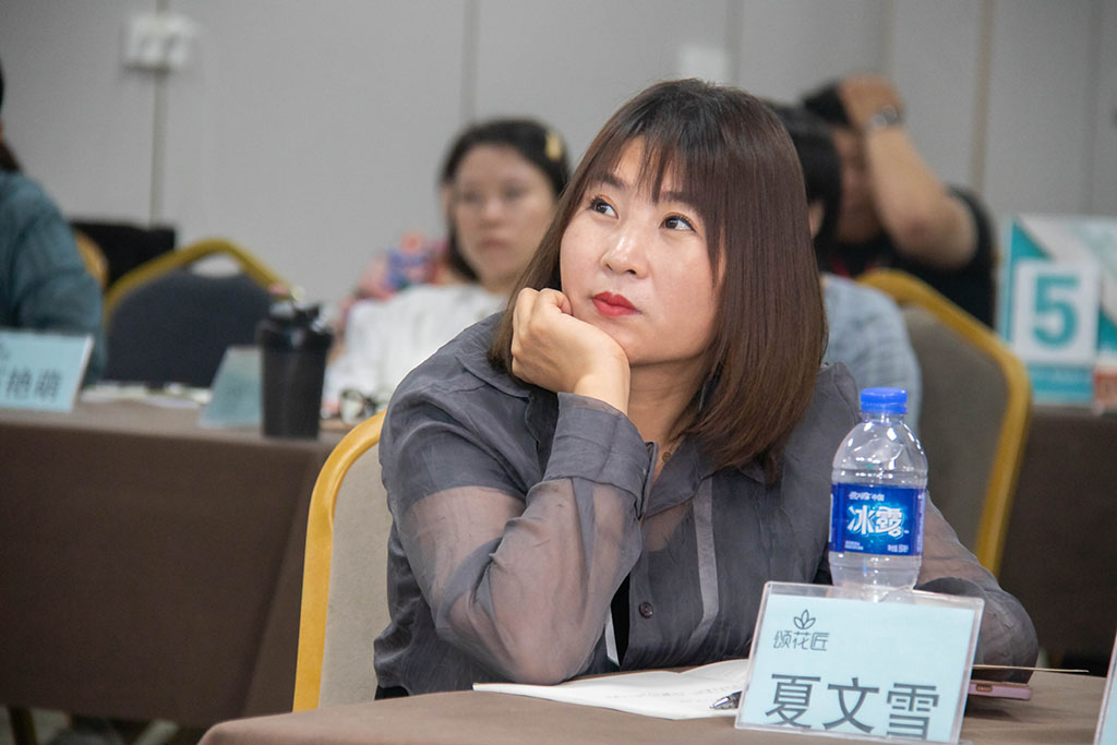 博思花藝婚慶教育，婚慶培訓(xùn)，花藝培訓(xùn)，插花培訓(xùn)，花藝師培訓(xùn)，主持人培訓(xùn)，商務(wù)主持人培訓(xùn)，花店運(yùn)營(yíng)培訓(xùn)，花店全系統(tǒng)營(yíng)銷(xiāo)，小白開(kāi)花店，小白學(xué)主持，金璽棠婚慶酒店，金璽棠總部，鄭州金麻雀教育科技有限公司