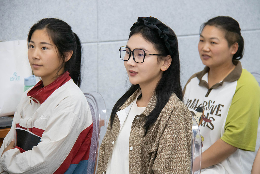 博思花藝婚慶教育，婚慶培訓(xùn)，花藝培訓(xùn)，插花培訓(xùn)，花藝師培訓(xùn)，主持人培訓(xùn)，商務(wù)主持人培訓(xùn)，花店運營培訓(xùn)，花店全系統(tǒng)營銷，小白開花店，小白學(xué)主持，金璽棠婚慶酒店，金璽棠總部，鄭州金麻雀教育科技有限公司