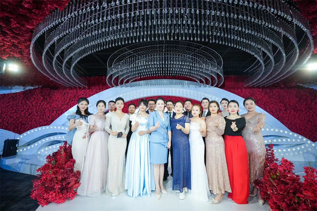 博思花藝婚慶教育，婚慶培訓(xùn)，花藝培訓(xùn)，插花培訓(xùn)，花藝師培訓(xùn)，主持人培訓(xùn)，商務(wù)主持人培訓(xùn)，花店運(yùn)營培訓(xùn)，花店全系統(tǒng)營銷，小白開花店，小白學(xué)主持，金璽棠婚慶酒店，金璽棠總部，鄭州金麻雀教育科技有限公司