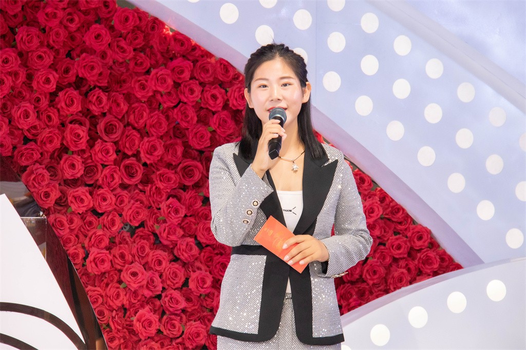 博思花藝婚慶教育，婚慶培訓(xùn)，花藝培訓(xùn)，插花培訓(xùn)，花藝師培訓(xùn)，主持人培訓(xùn)，商務(wù)主持人培訓(xùn)，花店運(yùn)營培訓(xùn)，花店全系統(tǒng)營銷，小白開花店，小白學(xué)主持，金璽棠婚慶酒店，金璽棠總部，鄭州金麻雀教育科技有限公司