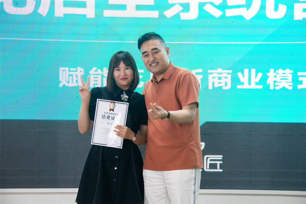 博思花藝婚慶教育，婚慶培訓(xùn)，花藝培訓(xùn)，插花培訓(xùn)，花藝師培訓(xùn)，主持人培訓(xùn)，商務(wù)主持人培訓(xùn)，花店運(yùn)營(yíng)培訓(xùn)，花店全系統(tǒng)營(yíng)銷(xiāo)，小白開(kāi)花店，小白學(xué)主持，金璽棠婚慶酒店，金璽棠總部，鄭州金麻雀教育科技有限公司