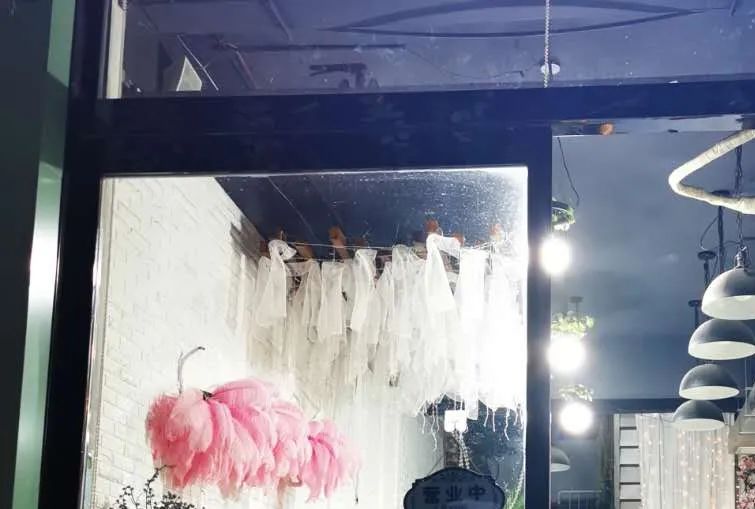 博思花藝婚慶教育，婚慶培訓，花藝培訓，插花培訓，花藝師培訓，主持人培訓，商務主持人培訓，花店運營培訓，花店全系統(tǒng)營銷，小白開花店，小白學主持，金璽棠婚慶酒店，金璽棠總部，鄭州金麻雀教育科技有限公司