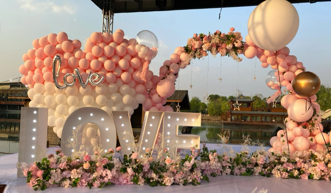 博思花藝婚慶教育，婚慶培訓(xùn)，花藝培訓(xùn)，插花培訓(xùn)，花藝師培訓(xùn)，主持人培訓(xùn)，商務(wù)主持人培訓(xùn)，花店運(yùn)營(yíng)培訓(xùn)，花店全系統(tǒng)營(yíng)銷，小白開(kāi)花店，小白學(xué)主持，金璽棠婚慶酒店，金璽棠總部，鄭州金麻雀教育科技有限公司