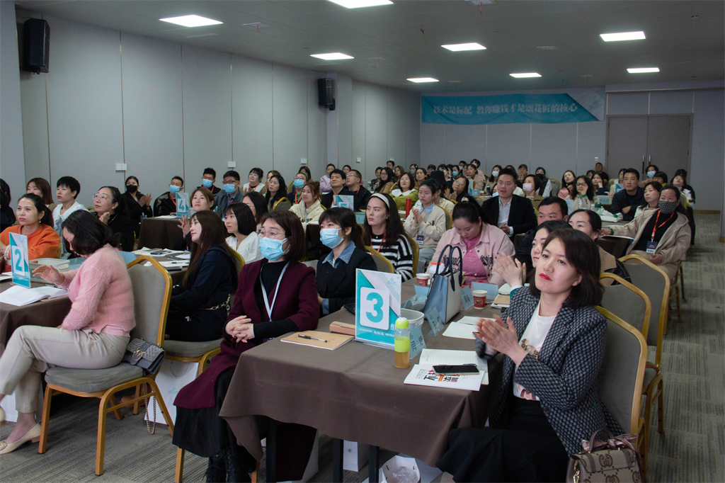 博思花藝婚慶教育，婚慶培訓(xùn)，花藝培訓(xùn)，插花培訓(xùn)，花藝師培訓(xùn)，主持人培訓(xùn)，商務(wù)主持人培訓(xùn)，花店運營培訓(xùn)，花店全系統(tǒng)營銷，小白開花店，小白學(xué)主持，金璽棠婚慶酒店，金璽棠總部，鄭州金麻雀教育科技有限公司