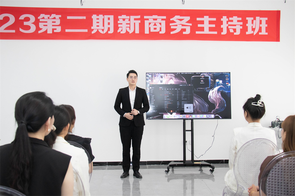 博思花藝婚慶教育，婚慶培訓(xùn)，花藝培訓(xùn)，插花培訓(xùn)，花藝師培訓(xùn)，主持人培訓(xùn)，商務(wù)主持人培訓(xùn)，花店運營培訓(xùn)，花店全系統(tǒng)營銷，小白開花店，小白學(xué)主持，金璽棠婚慶酒店，金璽棠總部，鄭州金麻雀教育科技有限公司