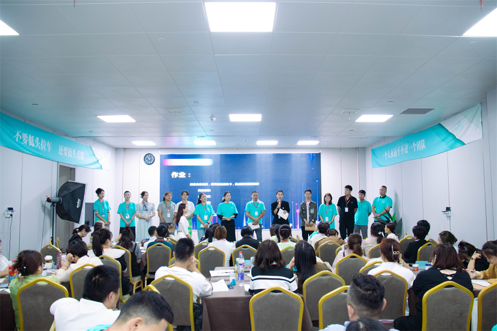 博思花藝婚慶教育，婚慶培訓(xùn)，花藝培訓(xùn)，插花培訓(xùn)，花藝師培訓(xùn)，主持人培訓(xùn)，商務(wù)主持人培訓(xùn)，花店運營培訓(xùn)，花店全系統(tǒng)營銷，小白開花店，小白學主持，金璽棠婚慶酒店，金璽棠總部，鄭州金麻雀教育科技有限公司