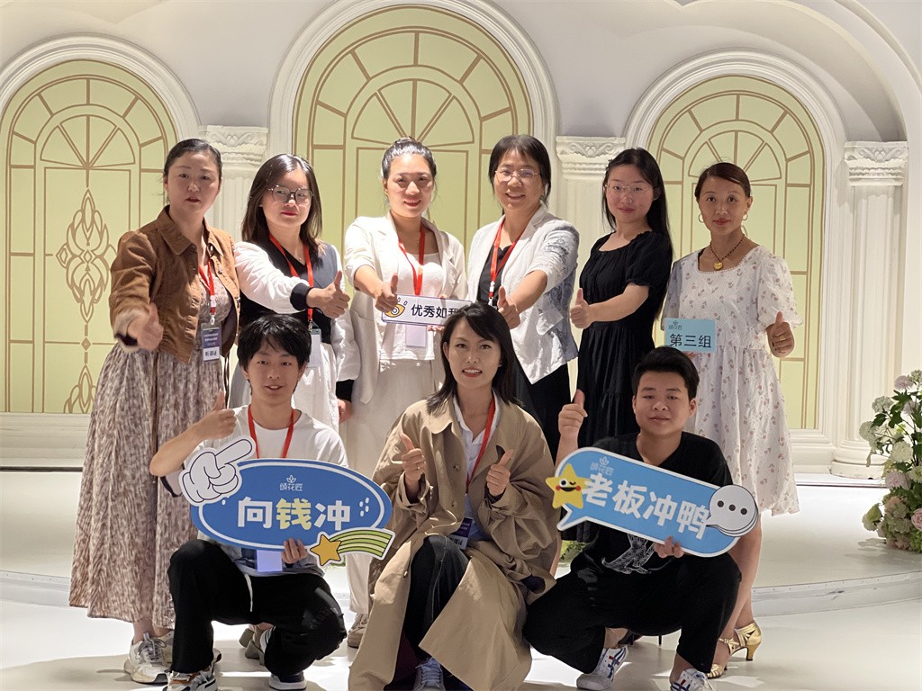 博思花藝婚慶教育，婚慶培訓(xùn)，花藝培訓(xùn)，插花培訓(xùn)，花藝師培訓(xùn)，主持人培訓(xùn)，商務(wù)主持人培訓(xùn)，花店運營培訓(xùn)，花店全系統(tǒng)營銷，小白開花店，小白學主持，金璽棠婚慶酒店，金璽棠總部，鄭州金麻雀教育科技有限公司