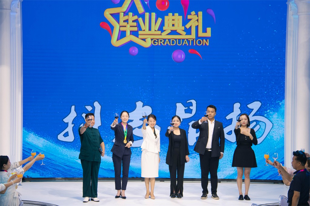 博思花藝婚慶教育，婚慶培訓(xùn)，花藝培訓(xùn)，插花培訓(xùn)，花藝師培訓(xùn)，主持人培訓(xùn)，商務(wù)主持人培訓(xùn)，花店運營培訓(xùn)，花店全系統(tǒng)營銷，小白開花店，小白學主持，金璽棠婚慶酒店，金璽棠總部，鄭州金麻雀教育科技有限公司