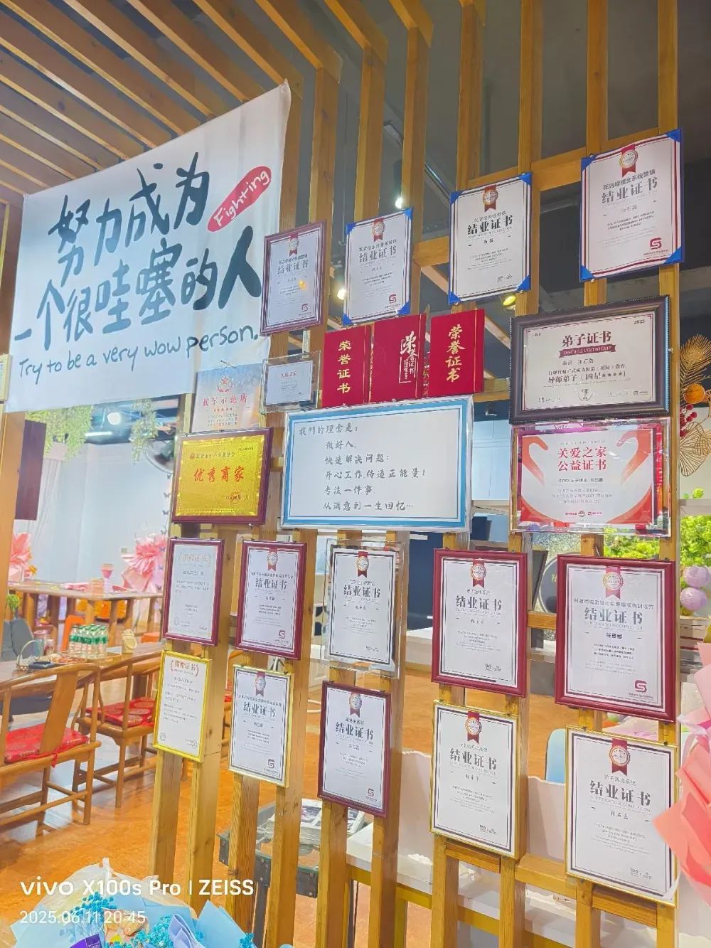 博思花藝婚慶教育，婚慶培訓(xùn)，花藝培訓(xùn)，插花培訓(xùn)，花藝師培訓(xùn)，主持人培訓(xùn)，商務(wù)主持人培訓(xùn)，花店運(yùn)營培訓(xùn)，花店全系統(tǒng)營銷，小白開花店，小白學(xué)主持，金璽棠婚慶酒店，金璽棠總部，鄭州金麻雀教育科技有限公司